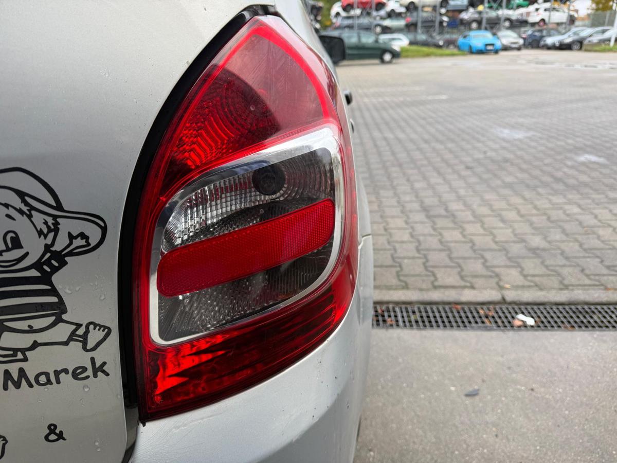 Lada Kalina 2 original R&uuml;cklicht R&uuml;ckleuchte Heckleuchte rechts Kombi BJ15